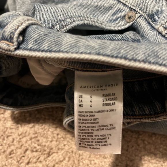 American Eagle Light Wash Mom Jeans - Picture 5 of 6